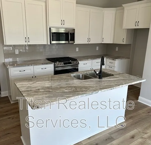 124 Jagged Grove Ln — Photo 4