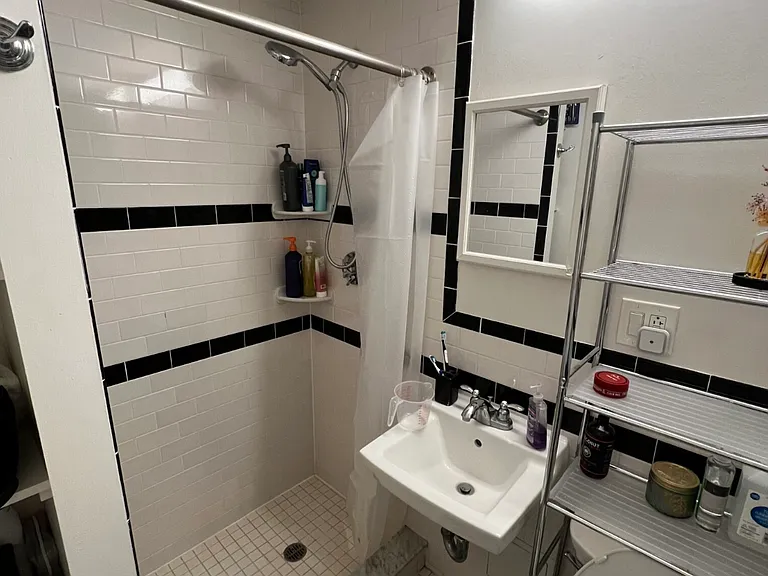 15 Euston Rd #8 — Photo 11