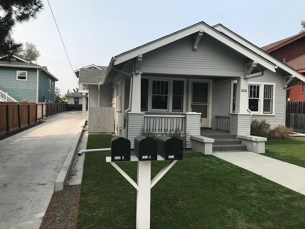 2 bed, 1000 sqft, $3,000 — Photo 2
