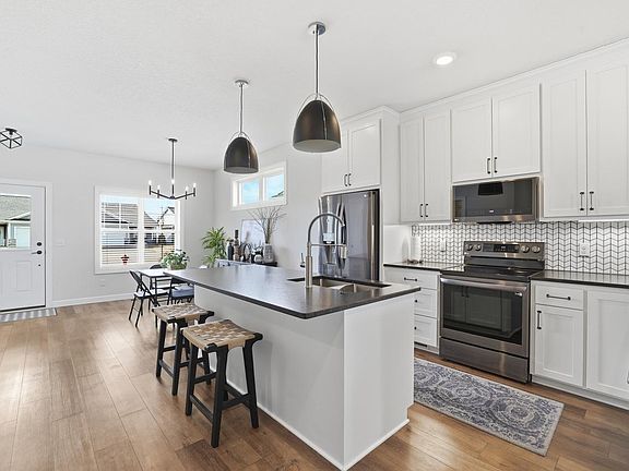 4th image of 1267 Naser Way