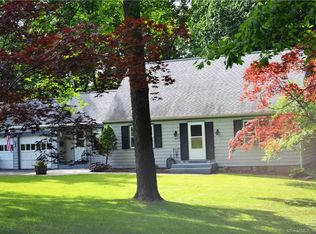 1 Moorlands St, Windsor, CT 06095