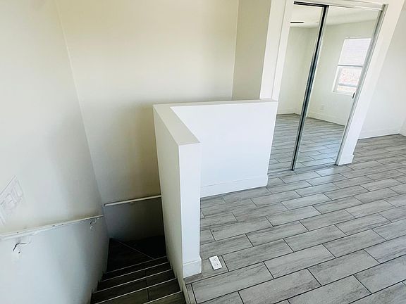 3rd floor has door to outside steps to enter/exit from.