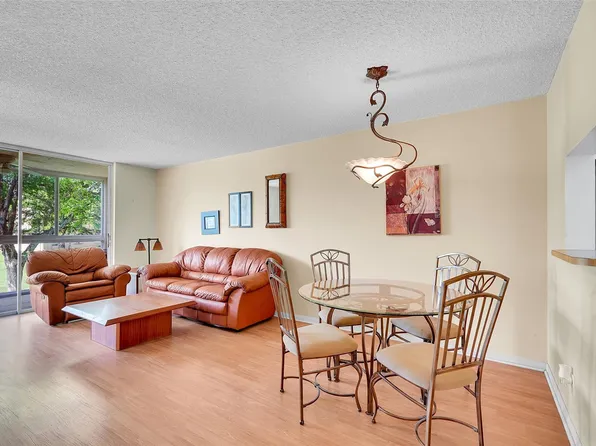 9261 Sunrise Lakes Blvd #201, Sunrise, FL 33322