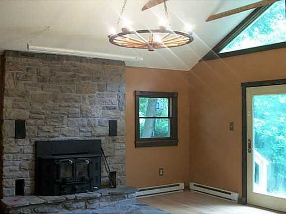 5th image of 114-115 Redbud Ln