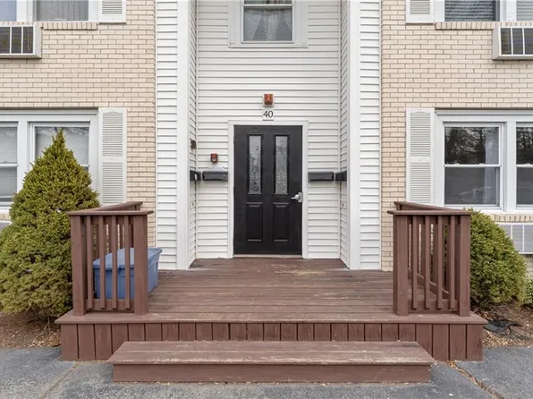 40 Williams Ave APT 1B, East Providence, RI 02914