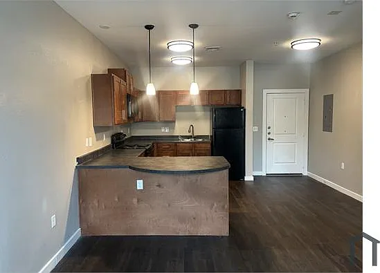 1118 Gibbins Rd — Photo 1