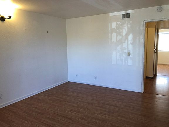 5th image of 108 Lynbrook Ct