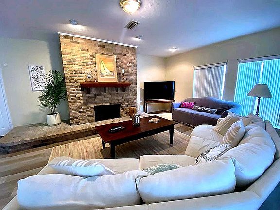 3rd image of 210 Oak St APT 701