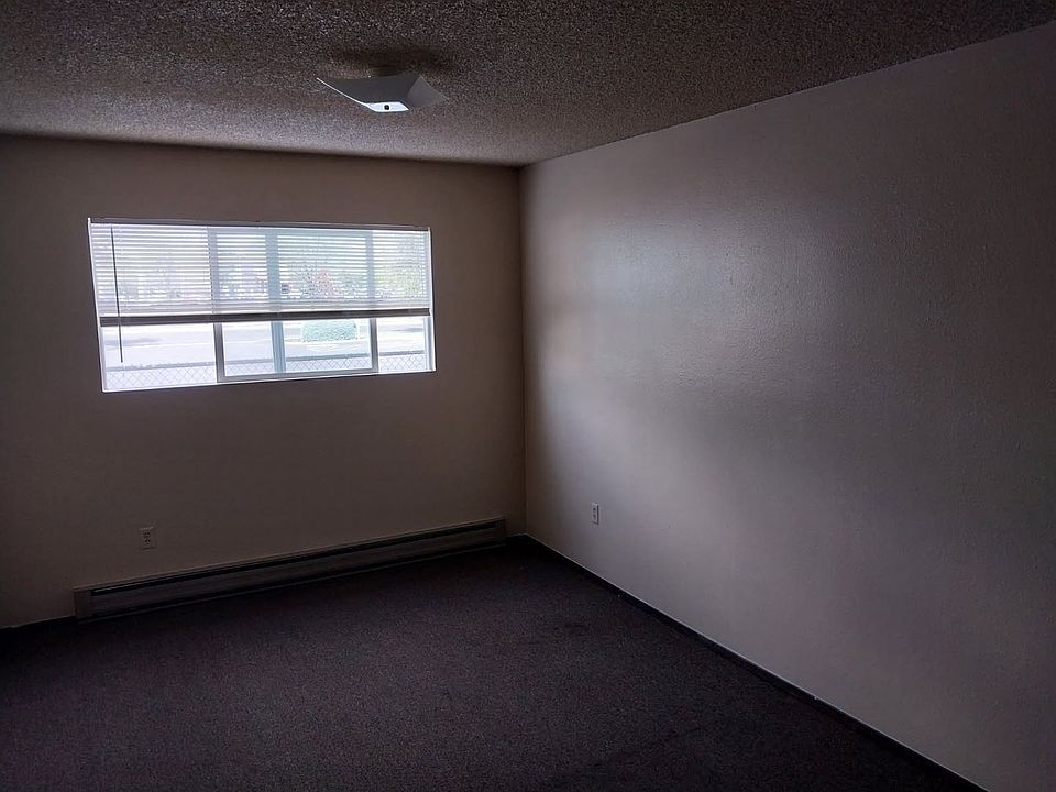 2nd image of 1920 Arthur St APT 10