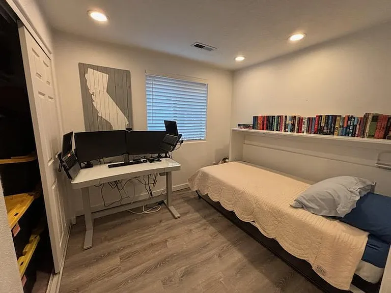 1829 N Jantzen Ave — Photo 27