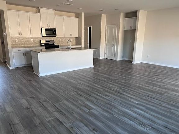 3rd image of 970 Sunny Lake Dr