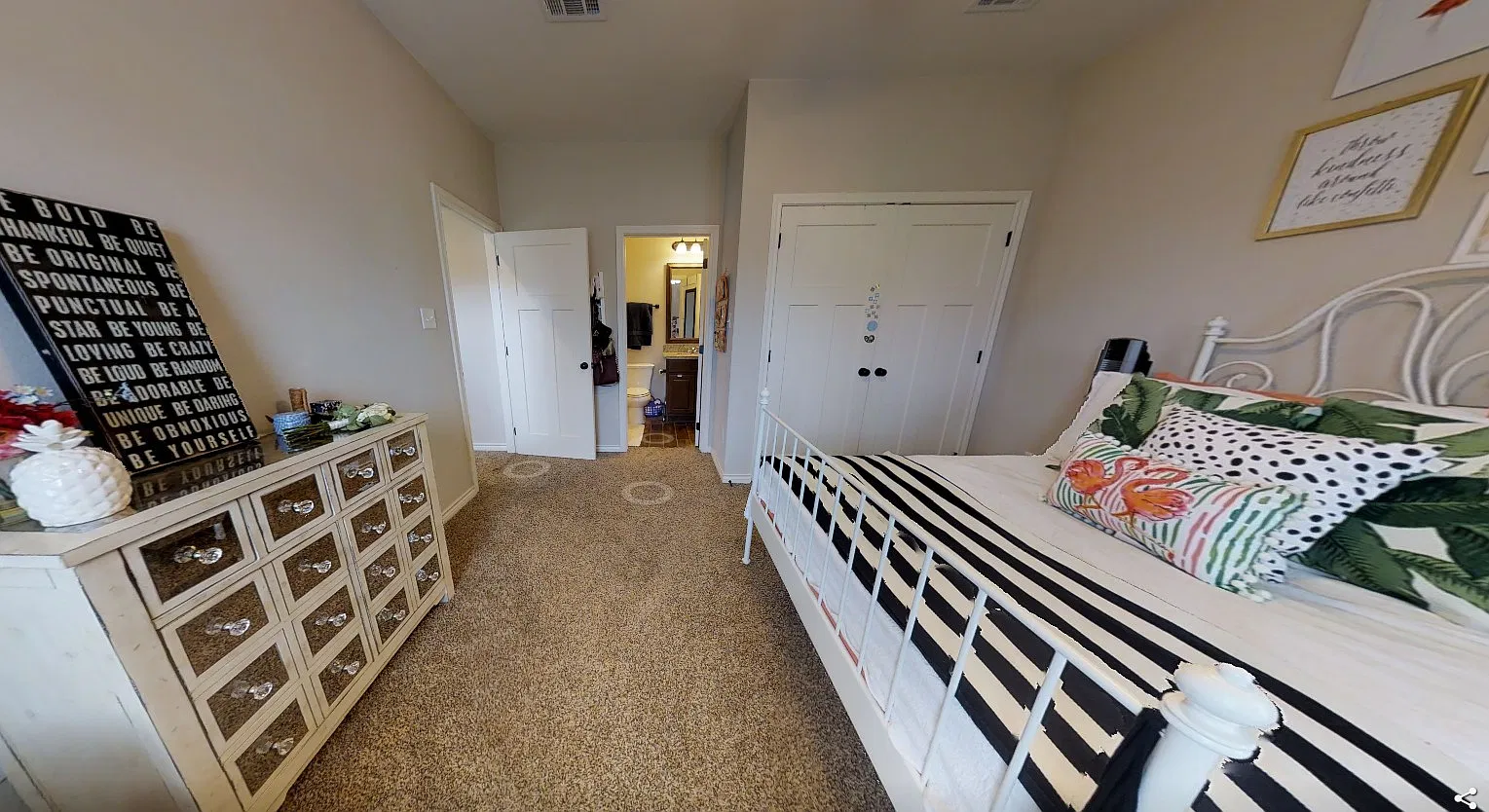 1112 Oney Hervey - 1 — Photo 4