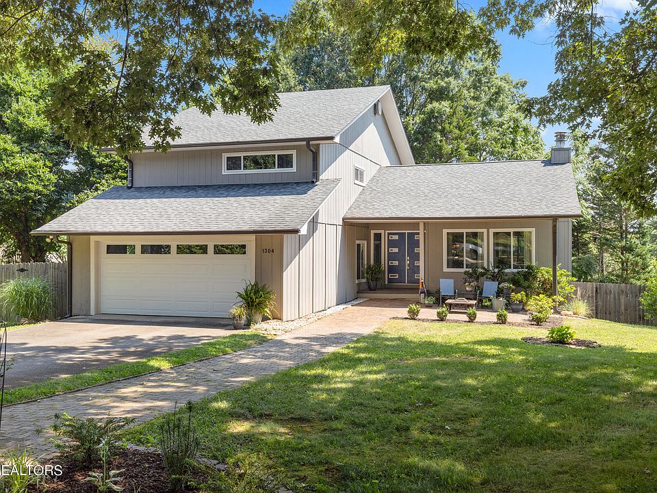 1st image of 1304 Hickoryoak Ln