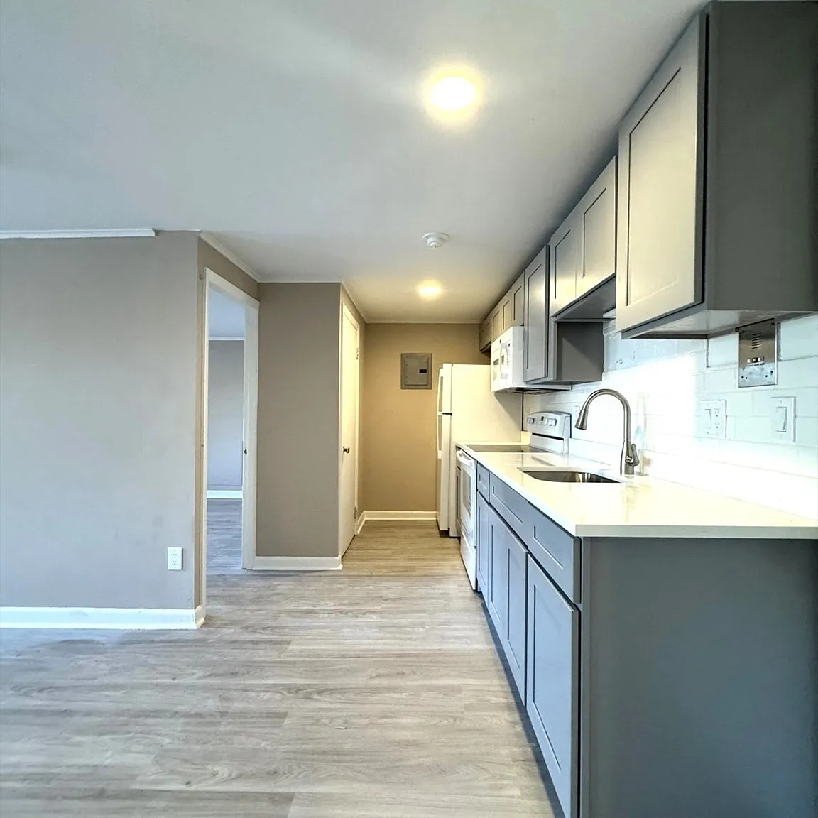 1 bed, 1.0 bath, 699 sqft, $1,800 — Photo 2