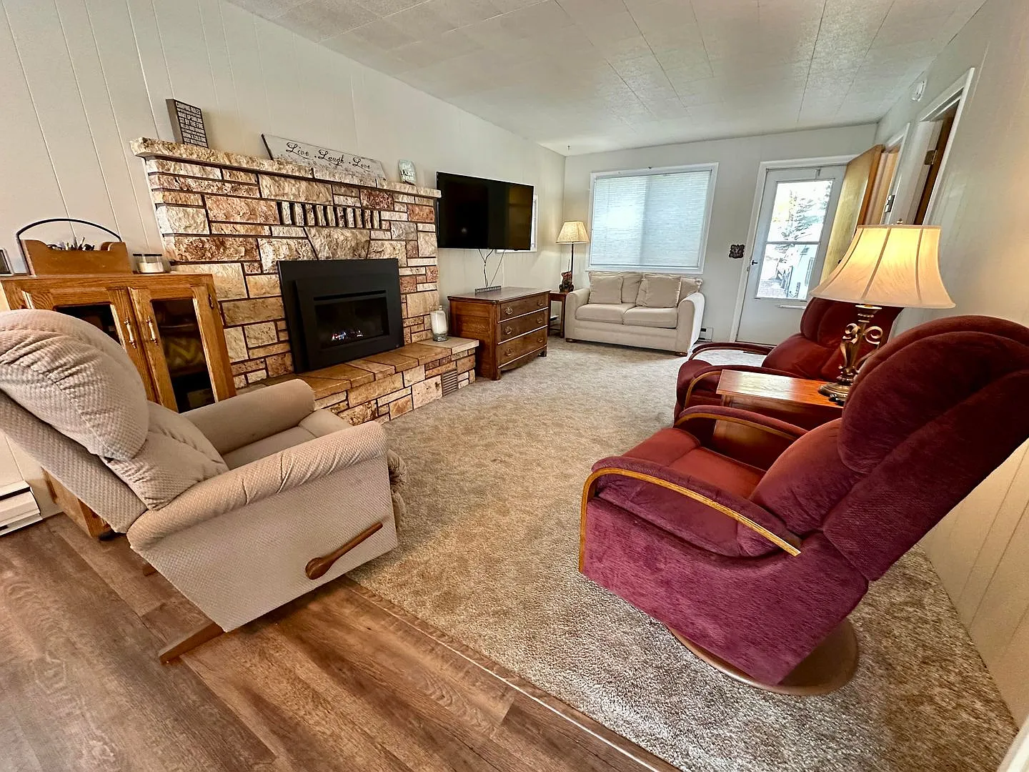 Furnished 1-Bedroom Lakehouse Short-Term Rental — Photo 3