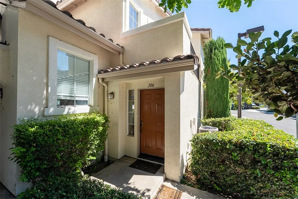 2 bed, 1057 sqft, $3,495 — Photo 2