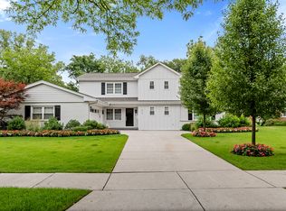 495 Standish Dr, Deerfield, IL 60015