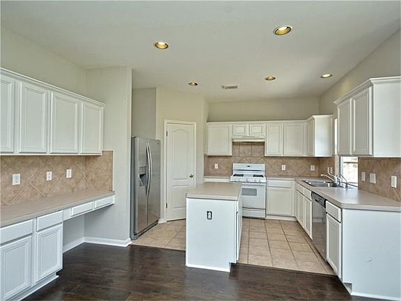 5th image of 4205 Kingsburg Dr