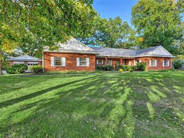 7 Lindenwood Ln, Saint Joseph, MO 64505