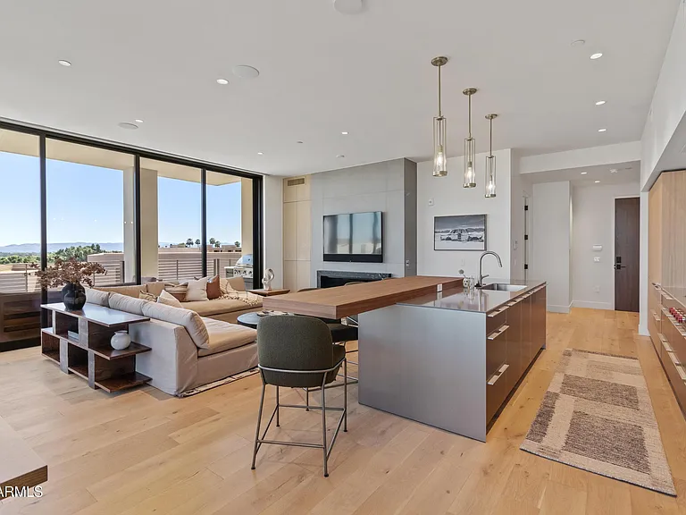 5000 N Camelback Ridge Dr #302 — Photo 3
