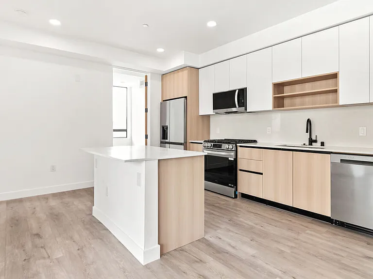 11013 Hartsook St #301 — Photo 4