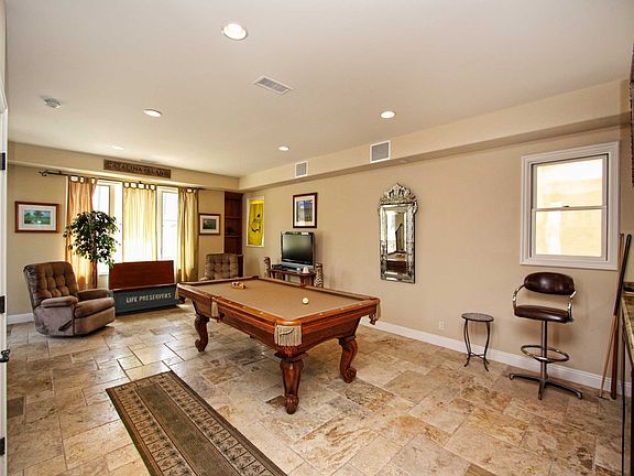 3rd image of 3633 E Ocean Blvd