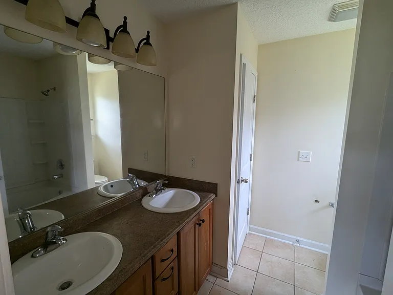 202 Augusta Way — Photo 4