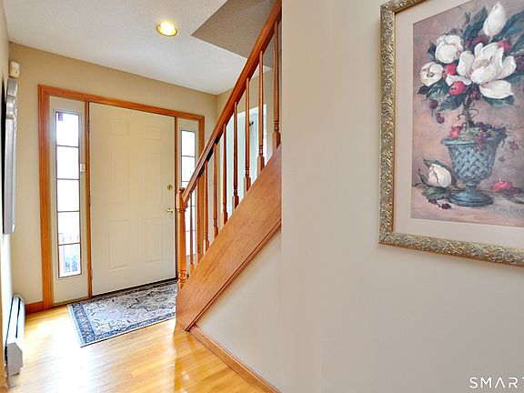 3rd image of 19 Washington Ridge Road