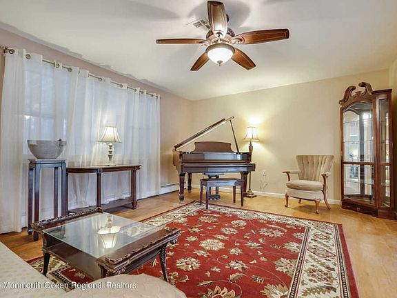 3rd image of 17 Kirkwood Ct