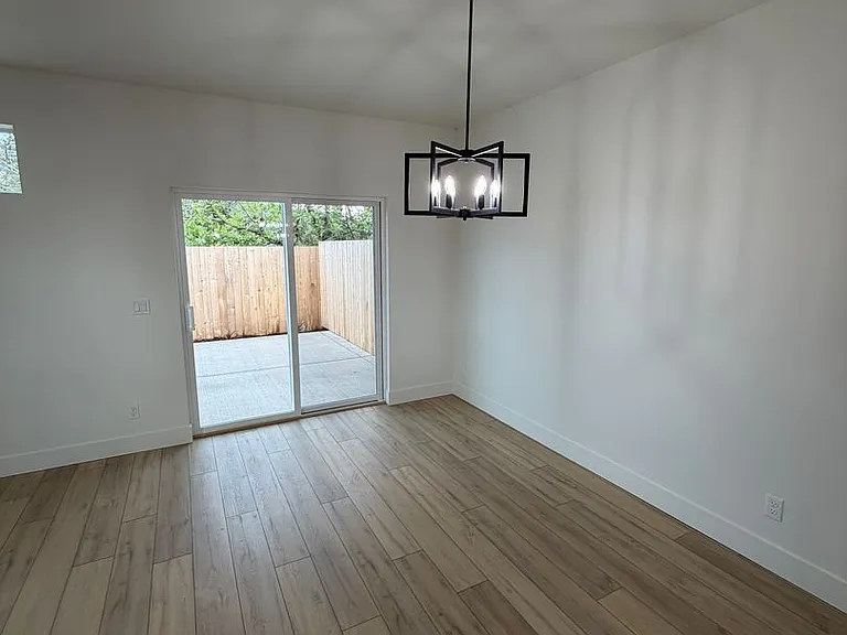 300 Seven Oaks Ln — Photo 17