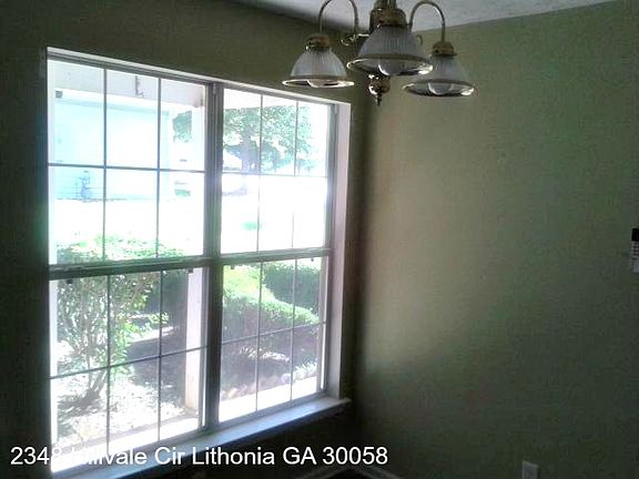 5th image of 2348 Hillvale Cir