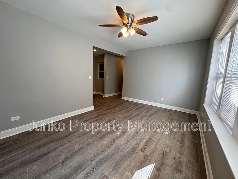 5352 W Division St #2R — Photo 9