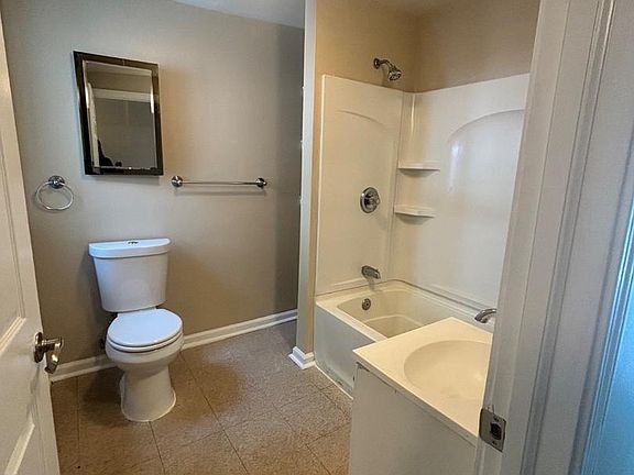 5th image of 2221 N Fairhill St
