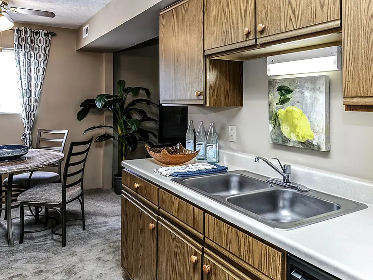 Fox Valley Apartments — Photo 23