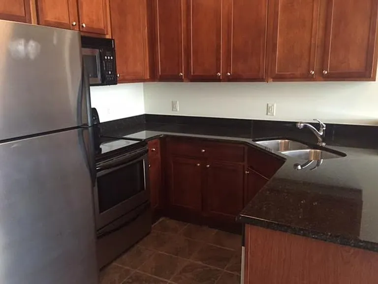 311 SW Water St — Photo 2