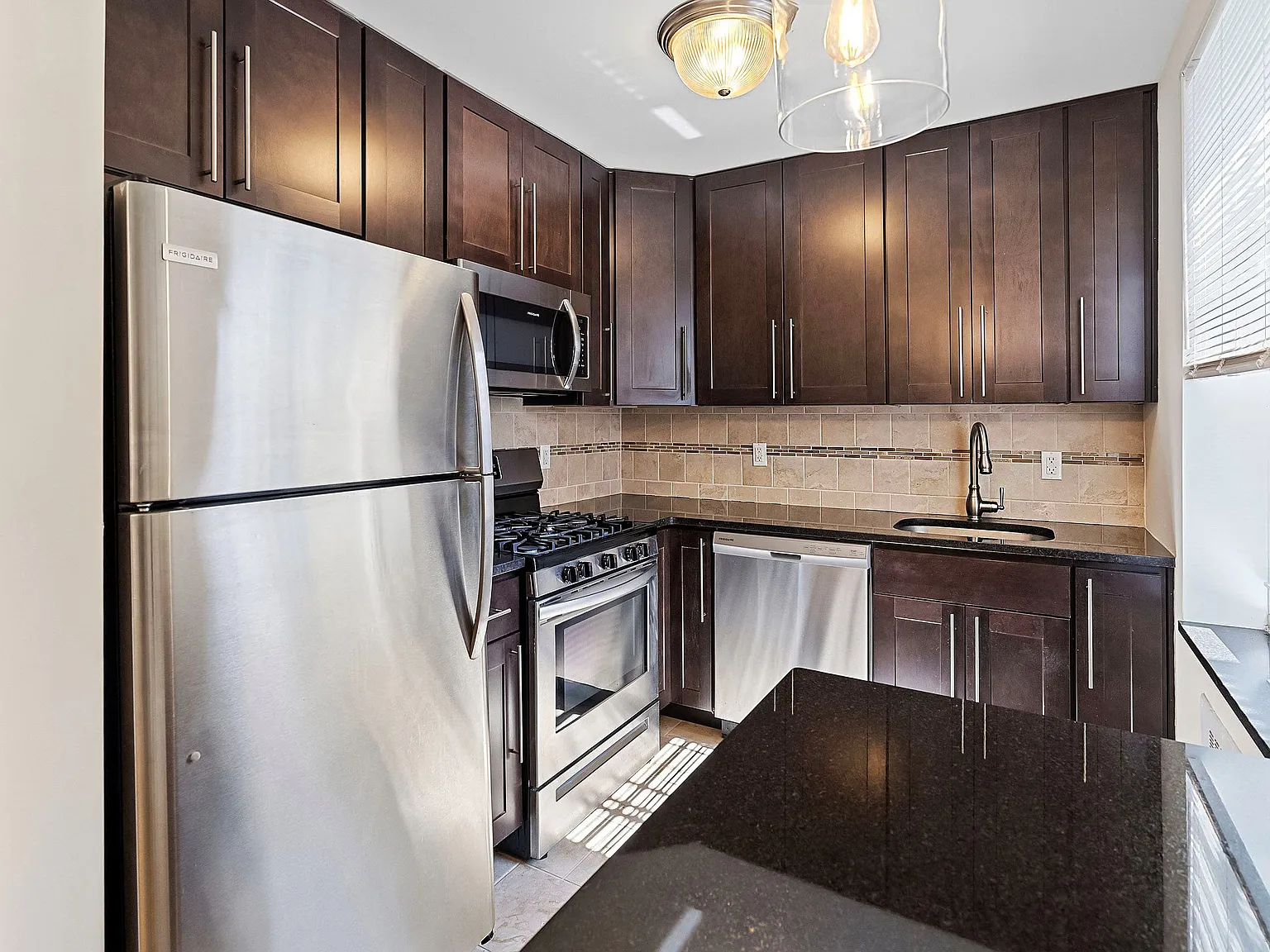 188 Bellevue Ave Apartments — Photo 2