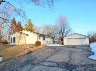 W181N5794 Jackson Dr, Menomonee Falls, WI 53051