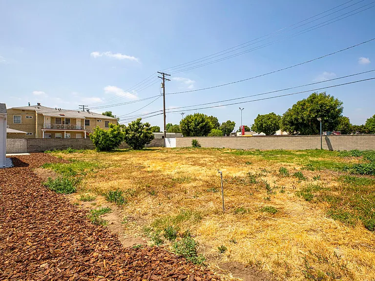 2225 Scott Rd — Photo 40