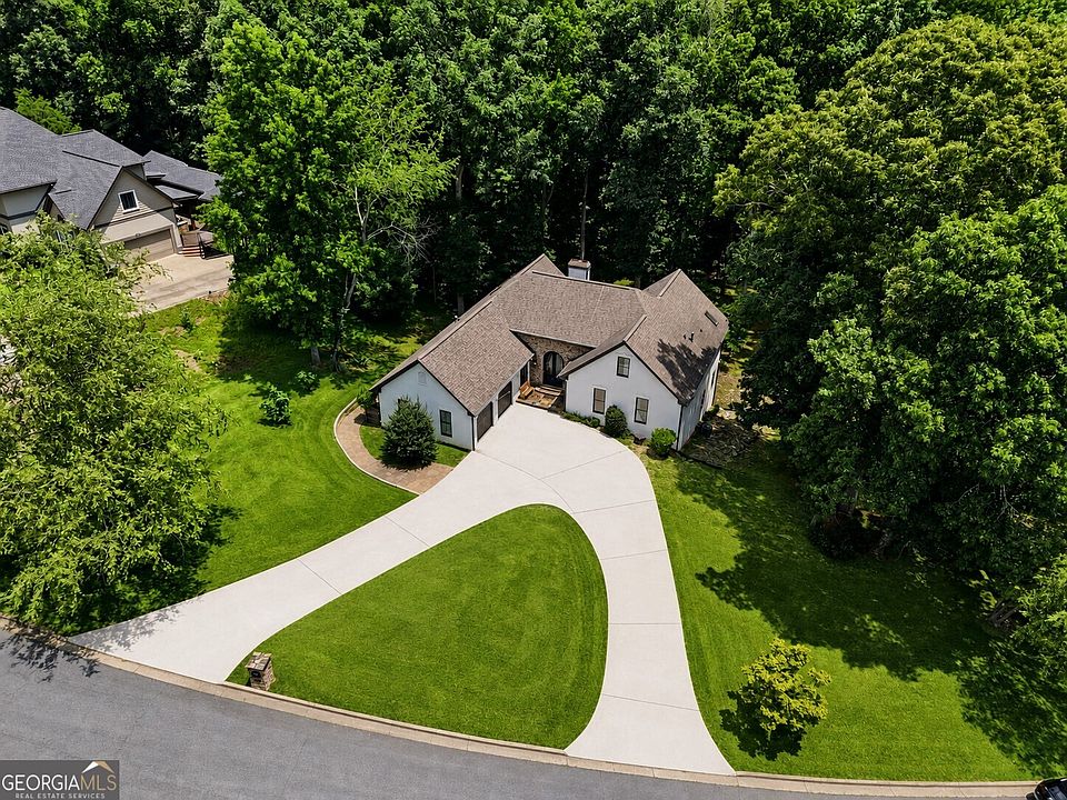 1st image of 3325 Sweetwater Dr