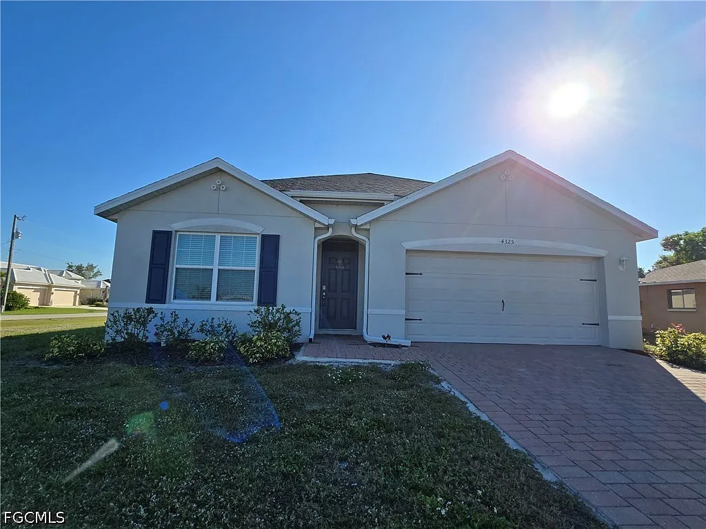 3 bed, 1.0 bath, 1828 sqft, $1,500 — Photo 2