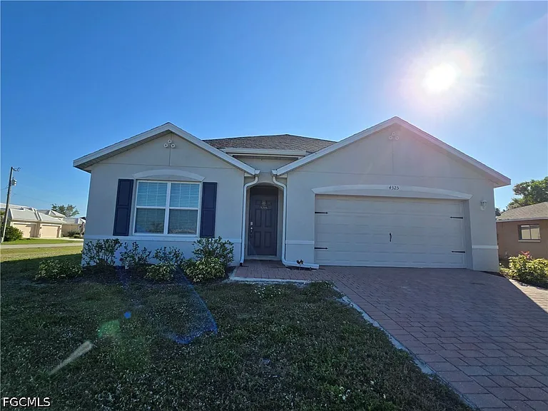 4325 SW 7th Ave — Photo 2
