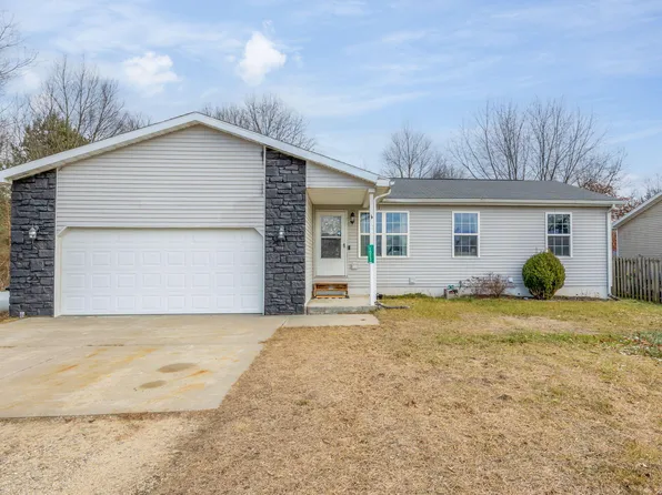 1023 Queensway Dr, Weidman, MI 48893