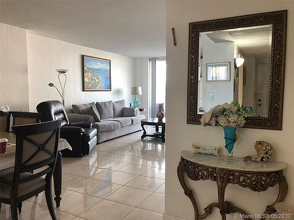 4th image of 19390 Collins Ave APT 1109