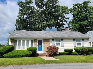 29 Pensaukee Ave, North Providence, RI 02911