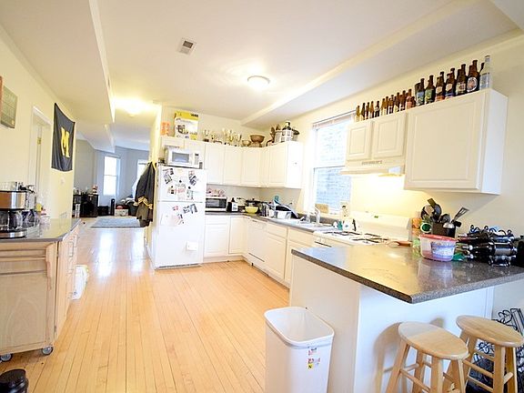 3rd image of 3242 N Hoyne Ave #2
