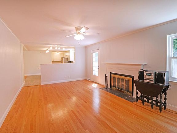 3rd image of 405 Hardwicke Dr