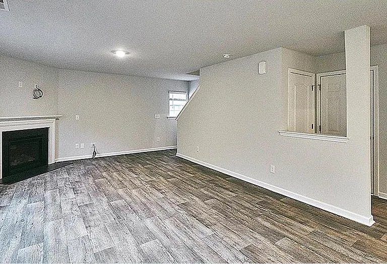 2025 Longshadow St — Photo 16