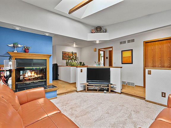 3rd image of 2577 Chesapeake Dr