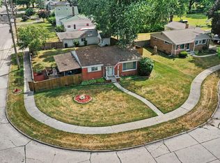 19725 Maplewood St, Livonia, MI 48152