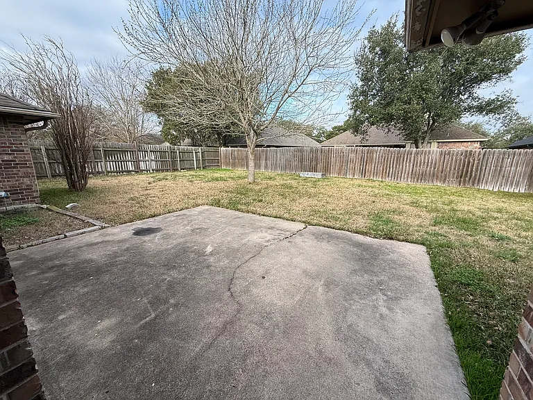 609 Castlebrook Dr — Photo 3